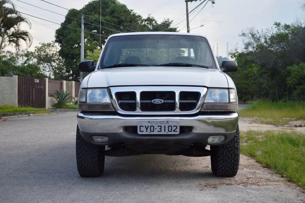 Ford Ranger Cabine Estendida com 4 Portas — Uma Lenda Rara nas Estradas!