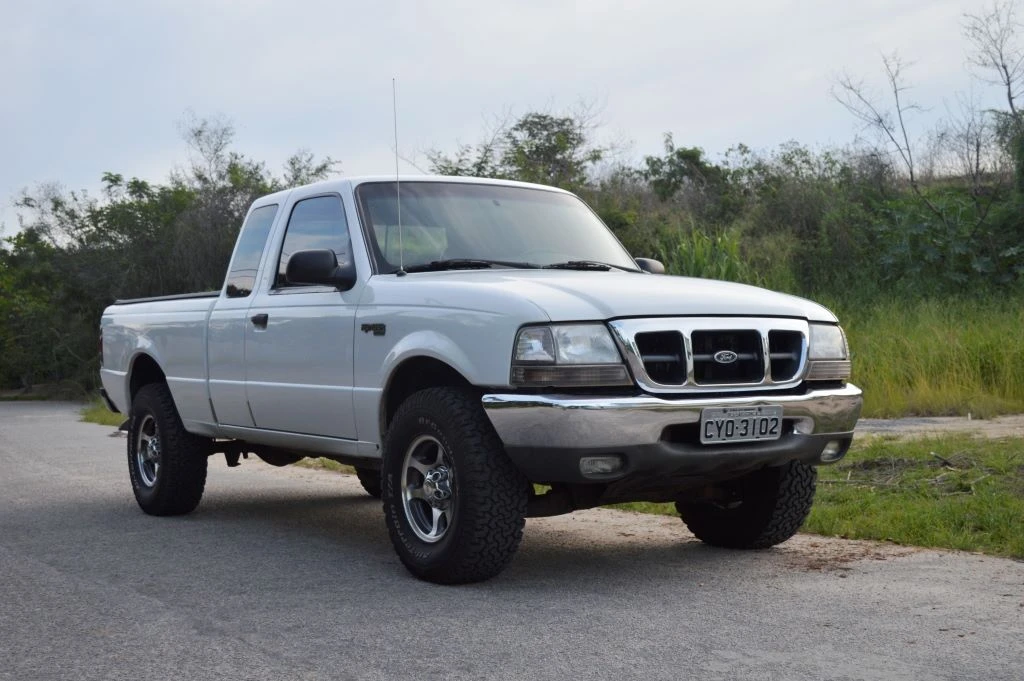 Ford Ranger Cabine Estendida com 4 Portas — Uma Lenda Rara nas Estradas!