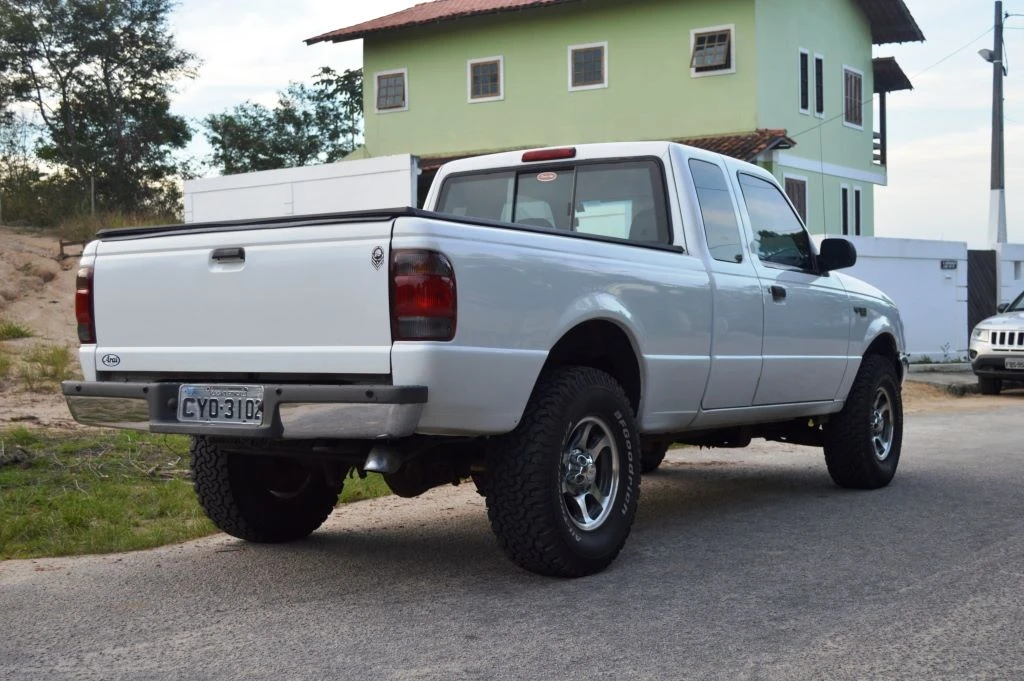 Ford Ranger Cabine Estendida com 4 Portas — Uma Lenda Rara nas Estradas!
