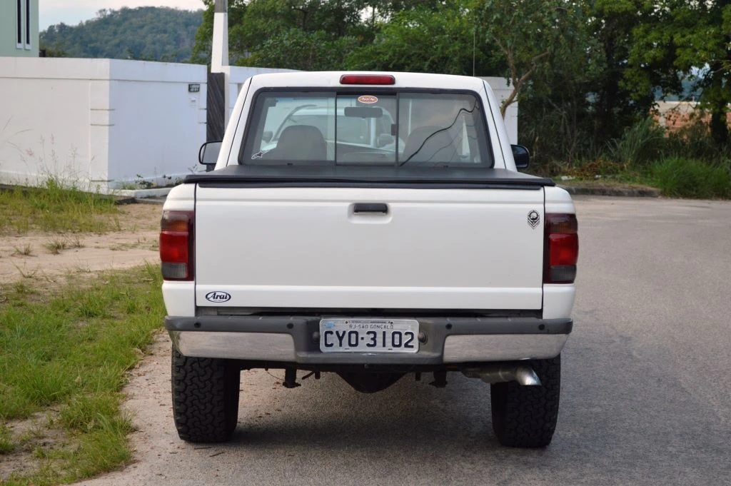 Ford Ranger Cabine Estendida com 4 Portas — Uma Lenda Rara nas Estradas!