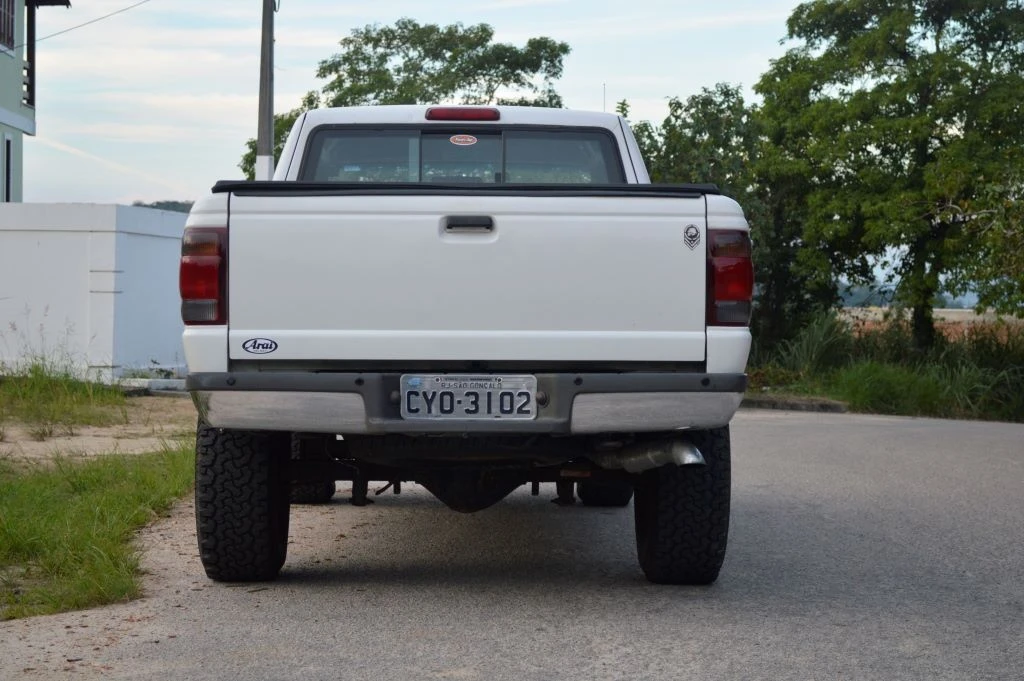 Ford Ranger Cabine Estendida com 4 Portas — Uma Lenda Rara nas Estradas!