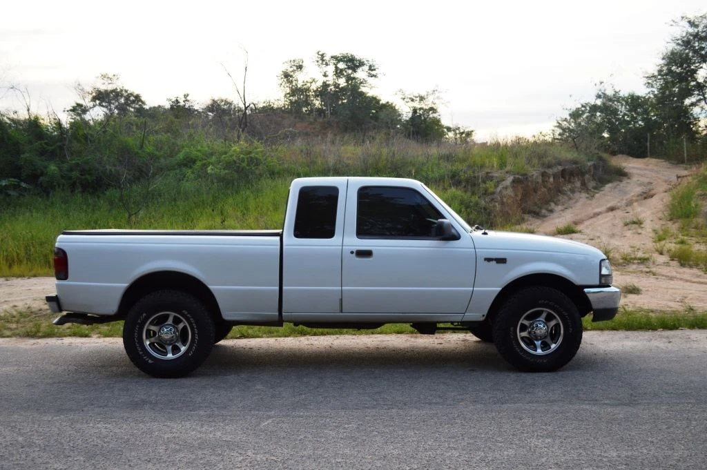 Ford Ranger Cabine Estendida com 4 Portas — Uma Lenda Rara nas Estradas!