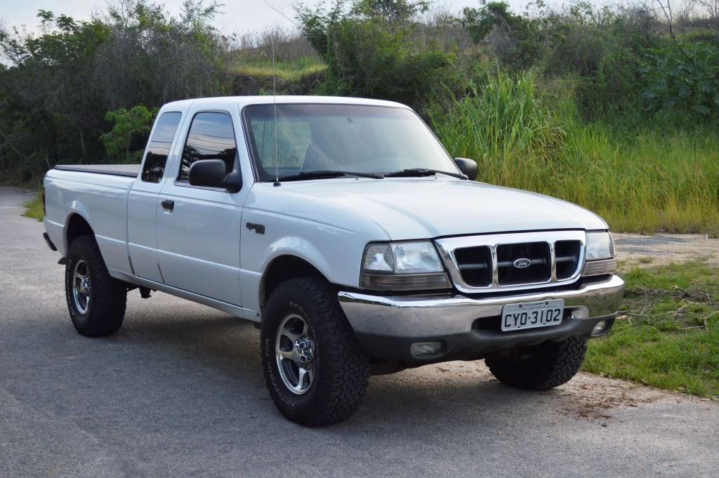 Ford Ranger Cabine Estendida com 4 Portas — Uma Lenda Rara nas Estradas!