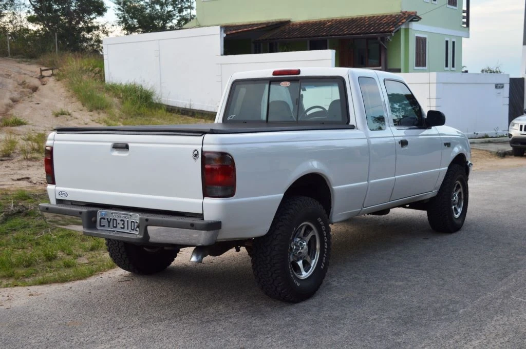 Ford Ranger Cabine Estendida com 4 Portas — Uma Lenda Rara nas Estradas!
