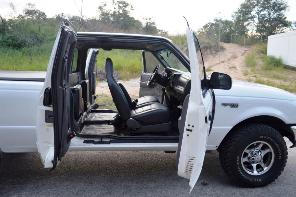 Ford Ranger Cabine Estendida com 4 Portas — Uma Lenda Rara nas Estradas!