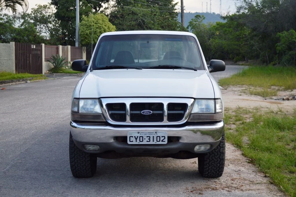 Ford Ranger Cabine Estendida com 4 Portas — Uma Lenda Rara nas Estradas!