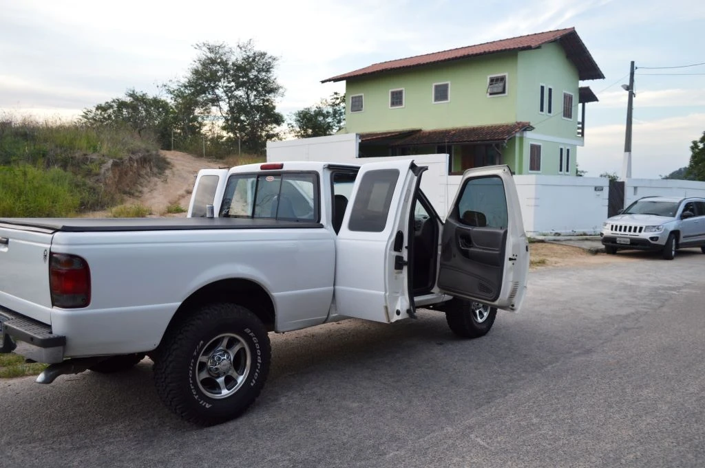 Ford Ranger Cabine Estendida com 4 Portas — Uma Lenda Rara nas Estradas!