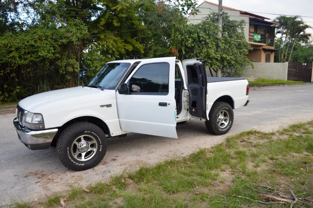 Ford Ranger Cabine Estendida com 4 Portas — Uma Lenda Rara nas Estradas!