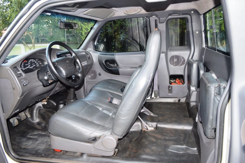 Ford Ranger Cabine Estendida com 4 Portas — Uma Lenda Rara nas Estradas!